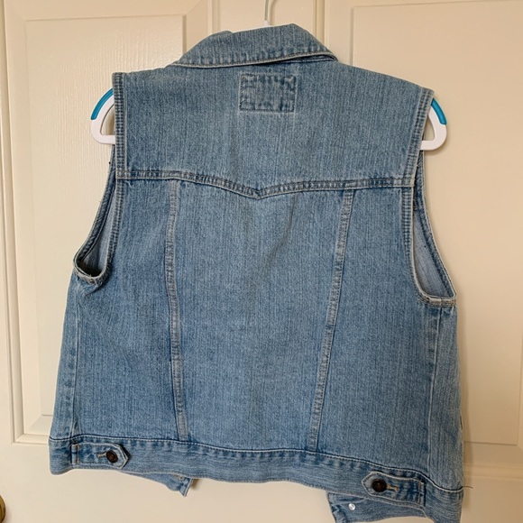 Denim Vest 💙 - Picture 3 of 3